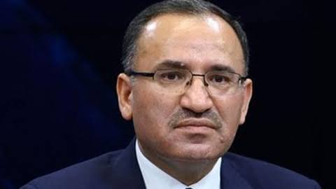 Adalet Bakanı Abdulhamit Gül’ün yerine Bekir Bozdağ atandı.