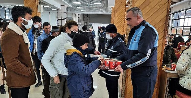  Karaman Belediyesi’nden yolculara çorba ikramı