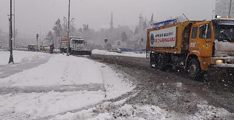  Kayseri Büyükşehir’in Kar ve Tipi İle Mücadelesi Sürüyor
