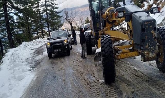  Antalya Büyükşehir ekiplerinden Taşatan’da karla mücadele