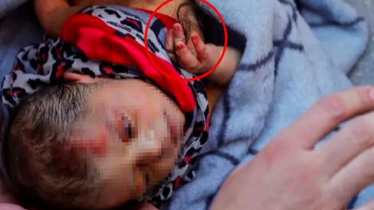 20 günlük bebek, 60 saat sonra enkazdan kurtarıldı! Avucunda annesinin saçları vardı