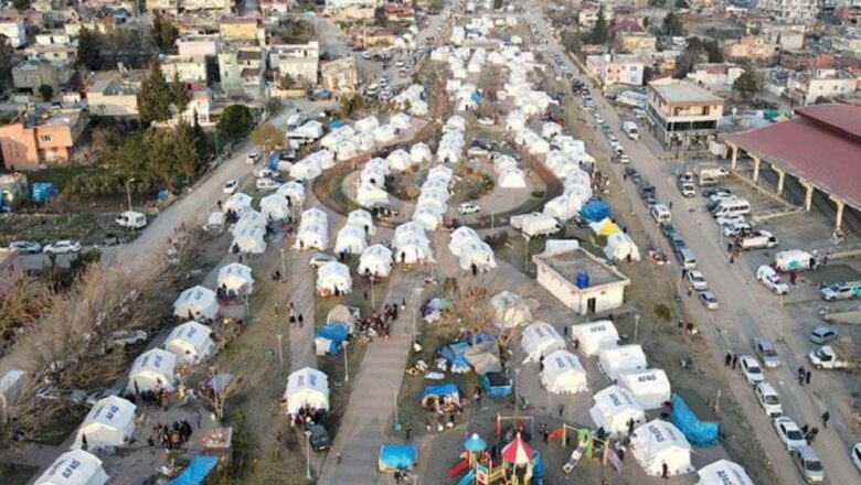  Deprem bölgesi Gaziantep’te 80 bin vatandaşın barınması için 17 bin çadır kuruldu