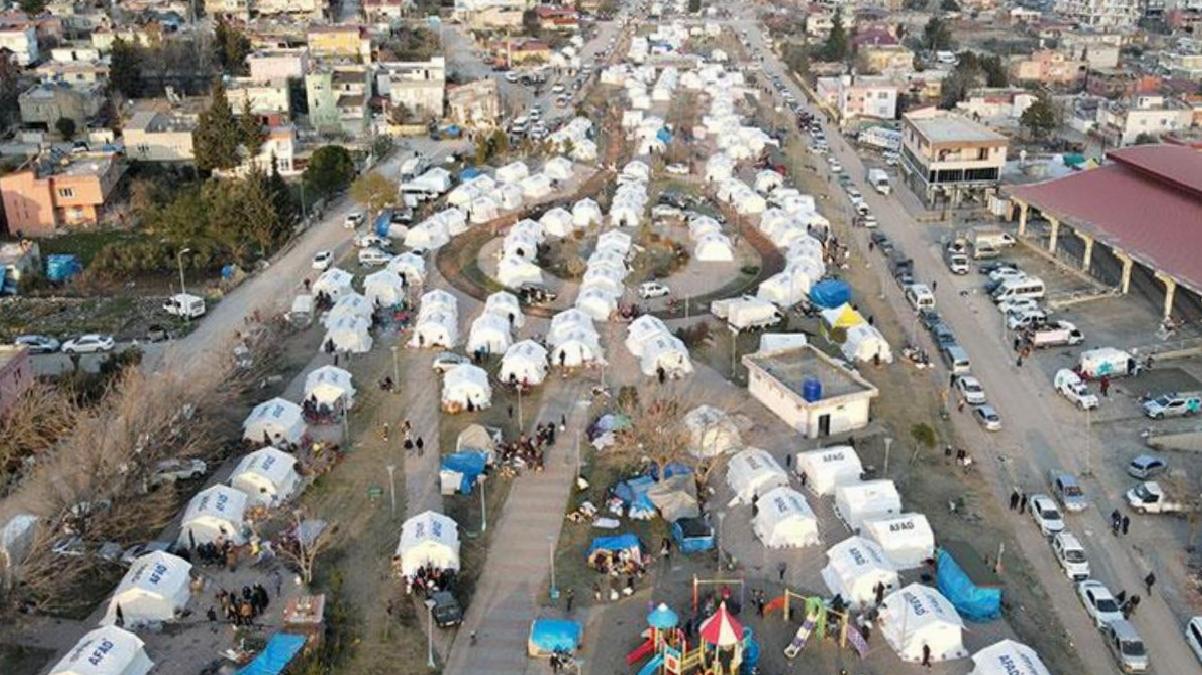 Deprem bölgesi Gaziantep’te 80 bin vatandaşın barınması için 17 bin çadır kuruldu