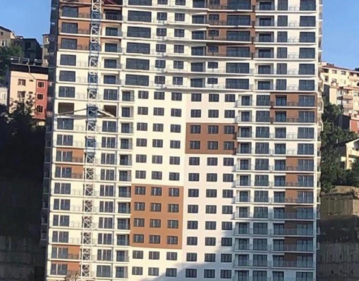 Deprem sonrası gündem olan bir bina daha! Zeminini gören aynı yorumu yapıyor