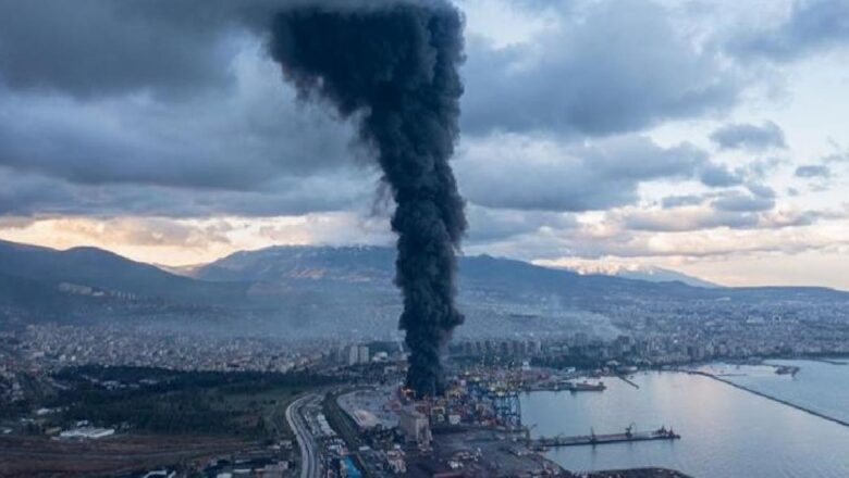  İskenderun Limanı’nda depremde devrilen konteynerlerde çıkan yangın devam ediyor