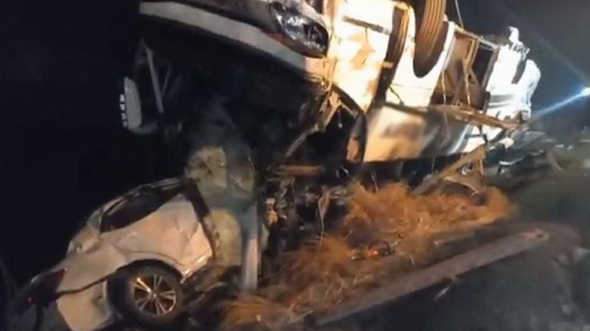 Pakistan’da yolcu otobüsü hendeğe düştü! 12 kişi öldü, 54 kişi yaralandı