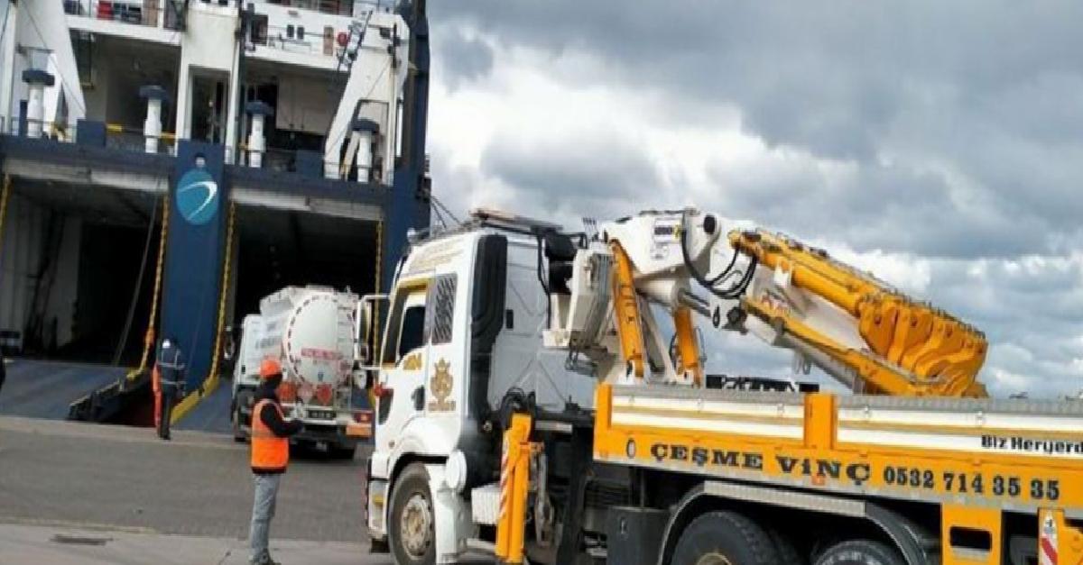 Sarsıntı bölgesine yardım materyali taşıyan Ro-Ro Çeşme’den çıktı