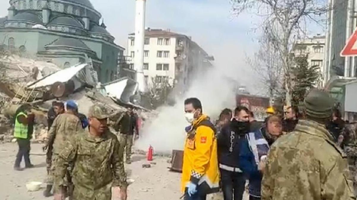 Son dakika! Yeşilyurt Belediye Başkanı’ndan 5.6’lık depremle ilgili açıklama: Baba ve kızı enkaz altında kaldı