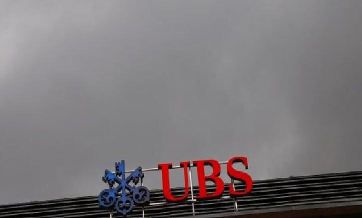  Birçok analist, Credit Suisse ile birleşme riskleri nedeniyle UBS’in notunu düşürdü