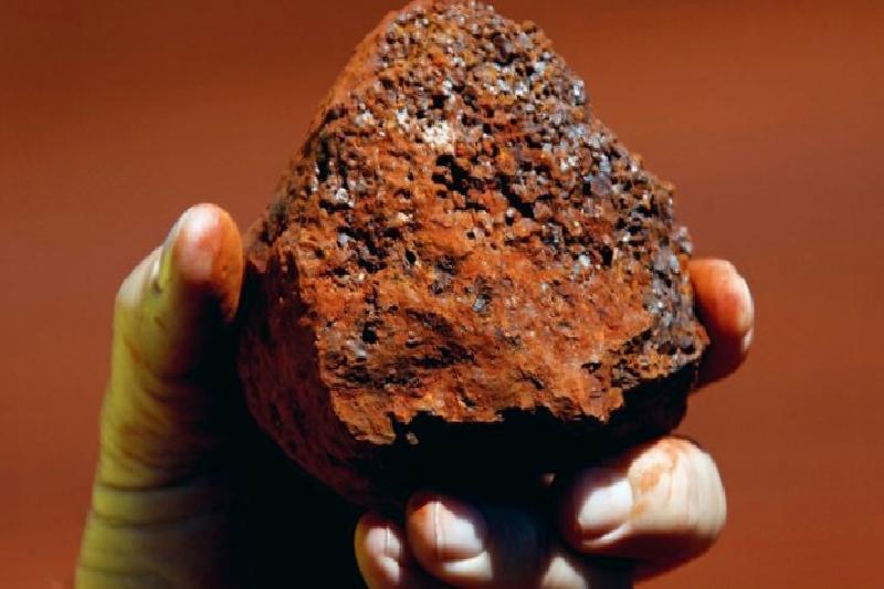 Demir cevheri, cansız talep ve yüksek arz ortamında riskten kaçış nedeniyle düştü