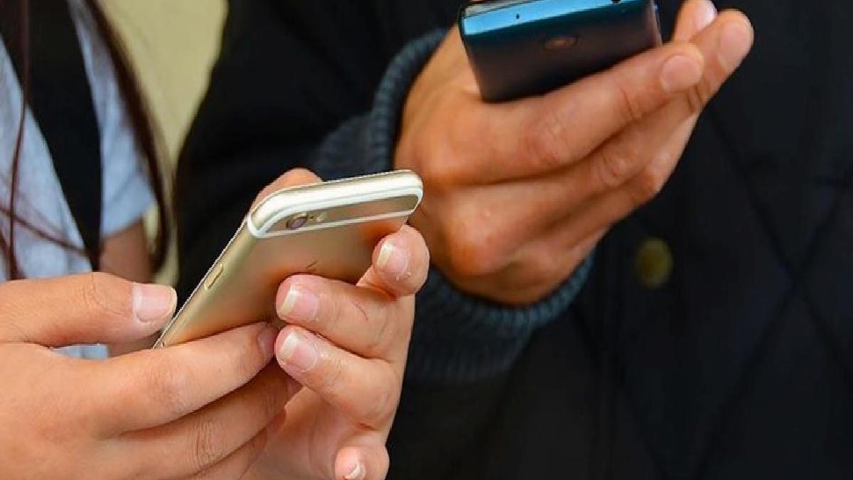 İthal cep telefonlarında gümrük ücretini 350 dolara çıkaran düzenleme yürürlükten kaldırıldı