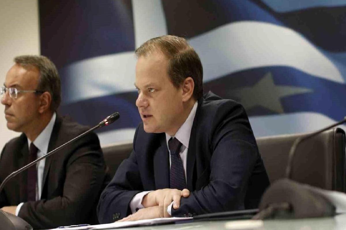 Yunanistan’daki tren kazasının ardından Altyapı ve Ulaştırma Bakanı Karamanlis istifa etti