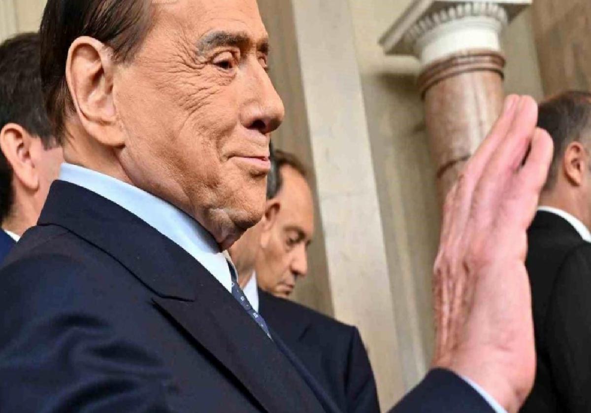 Eski İtalya Başbakanı Berlusconi yoğun bakımda