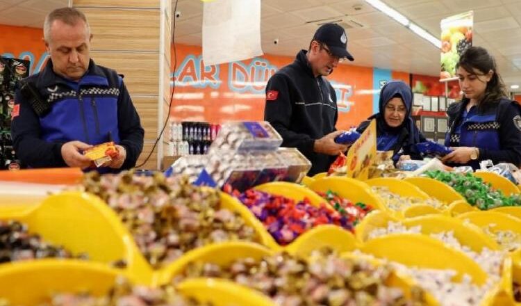  Kocaeli Zabıtası’ndan bayram öncesi denetim