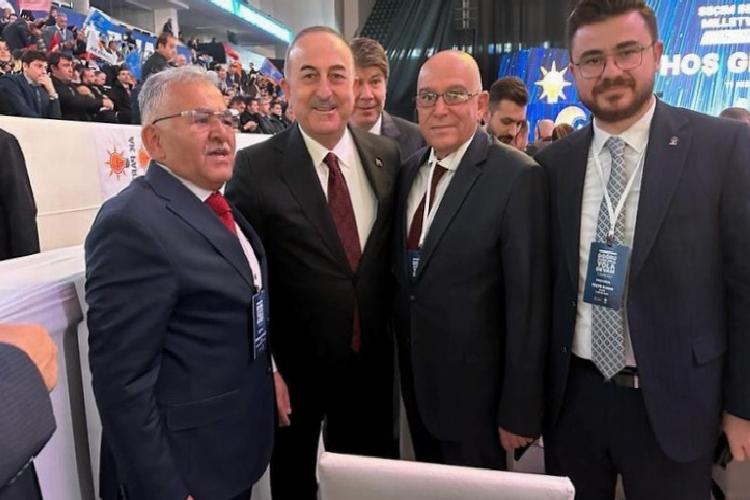 Memduh Büyükkılıç vekil adaylarının yanında