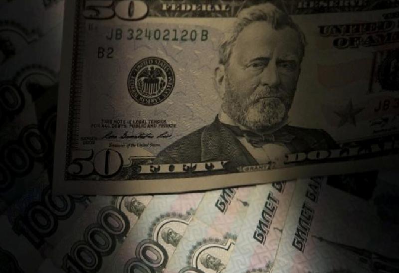 Rus rublesi, ABD doları karşısında değer kaybetmeye devam ediyor