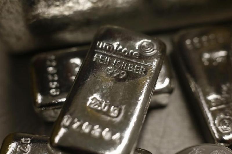 Emtia ve para piyasalarında karışık bir seyir hakim