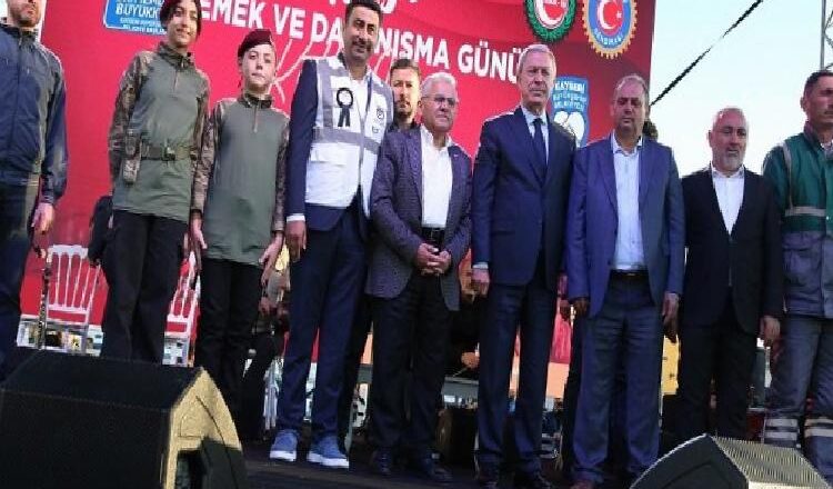  Kayseri protokolü konserde halkla buluştu