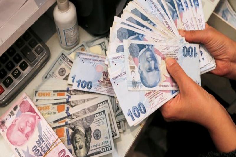 Analistlere göre Türk lirasının temel görünümü belirsizliğini koruyacak