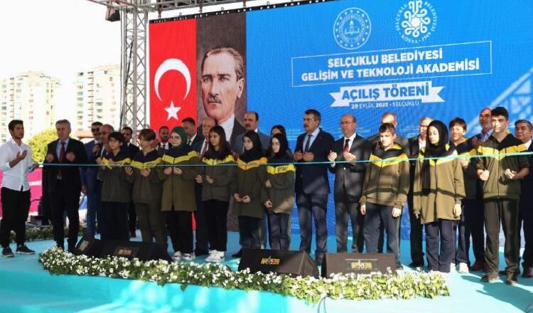  Bakan Tekin Konya’da eğitim ve spor tesisleri açılışları yaptı