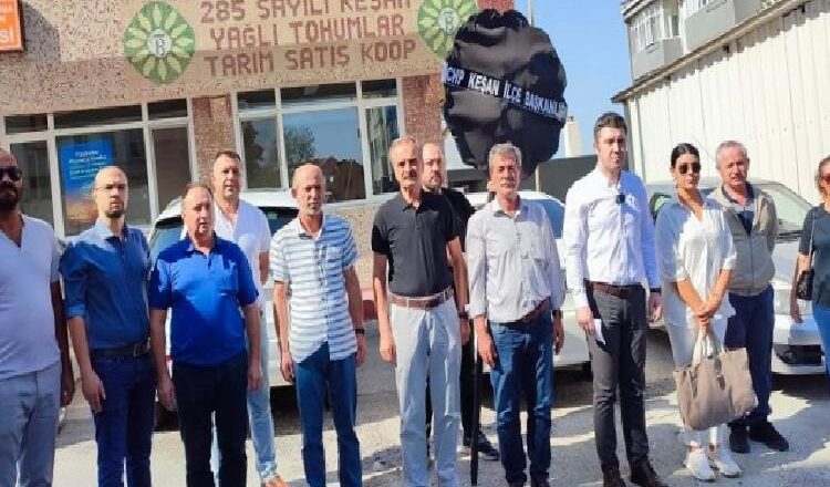  CHP Keşan İlçe Başkanlığı’ndan Trakya Birlik’e siyah çelenk