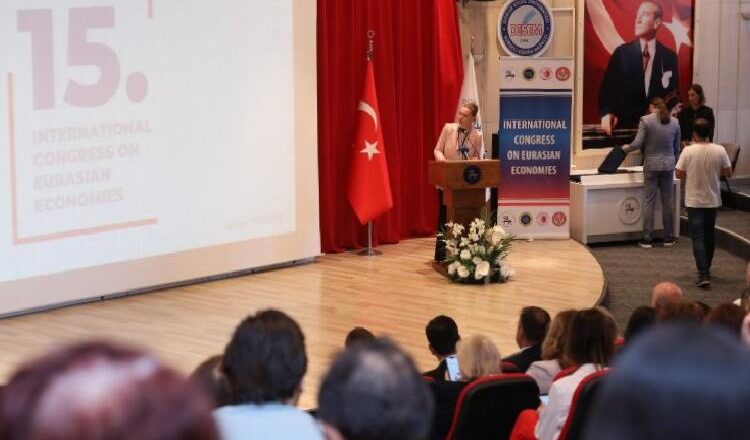  DEÜ, uluslararası kongreye ev sahipliği yaptı