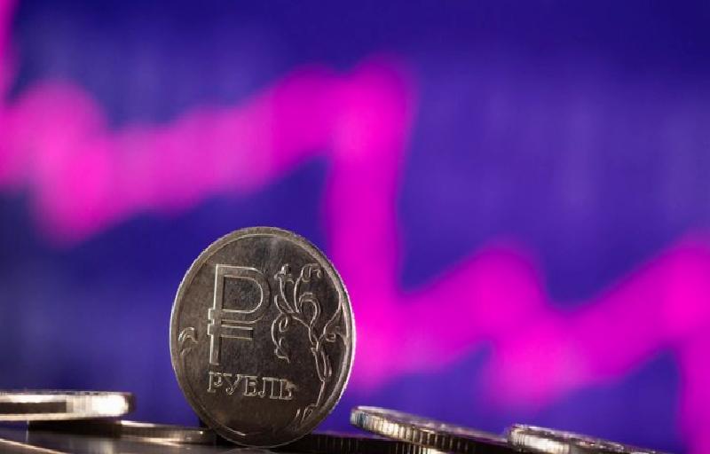 Ruble, Rusya Merkez Bankasının faiz artışının ardından sabit kalıyor