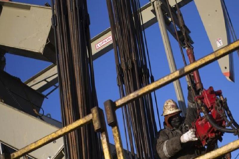 Petrol fiyatlarının düşmesi ve ABD dolarının güçlenmesiyle Kanada doları zayıflıyor