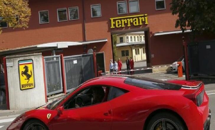  UBS, lüks pazar esnekliği nedeniyle Ferrari fiyat hedefini 417 dolara yükseltti