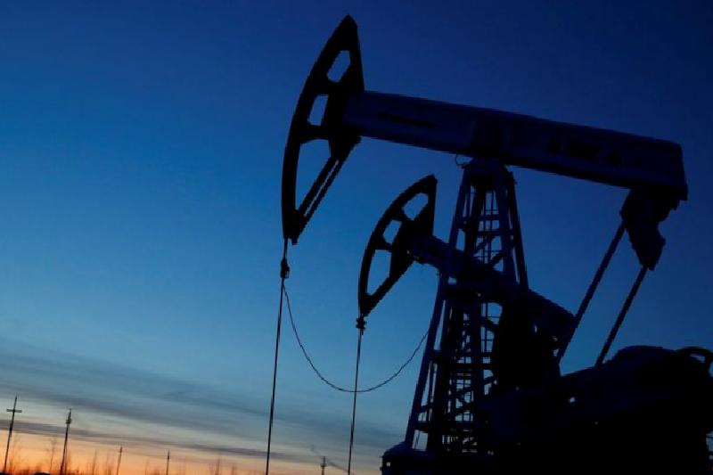 WTI ham petrolü OPEC+’nın piyasa endişeleri nedeniyle toplantıyı ertelemesiyle dalgalandı