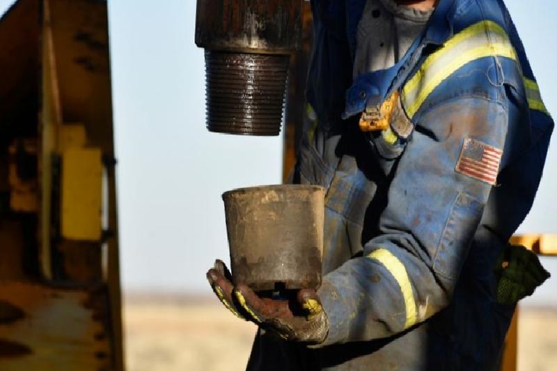 Husi saldırıları Kızıldeniz’deki nakliyatı sekteye uğratırken Brent ham petrolü 80 doları aştı