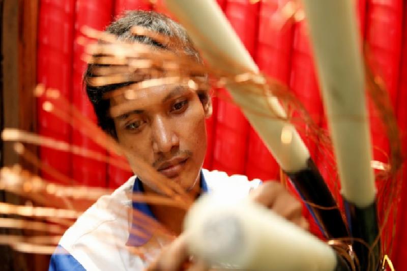 Bakır, zayıf doların cazibeyi artırmasıyla yükseldi