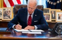 ABD Başkanı Biden, İsrail ve Ukrayna’yı kapsayan 95 milyar dolarlık yardım paketini imzaladı