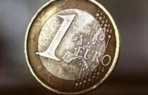 Euro’nun zayıflaması, faizleri düşürmeyi daha zor hala getirebilir