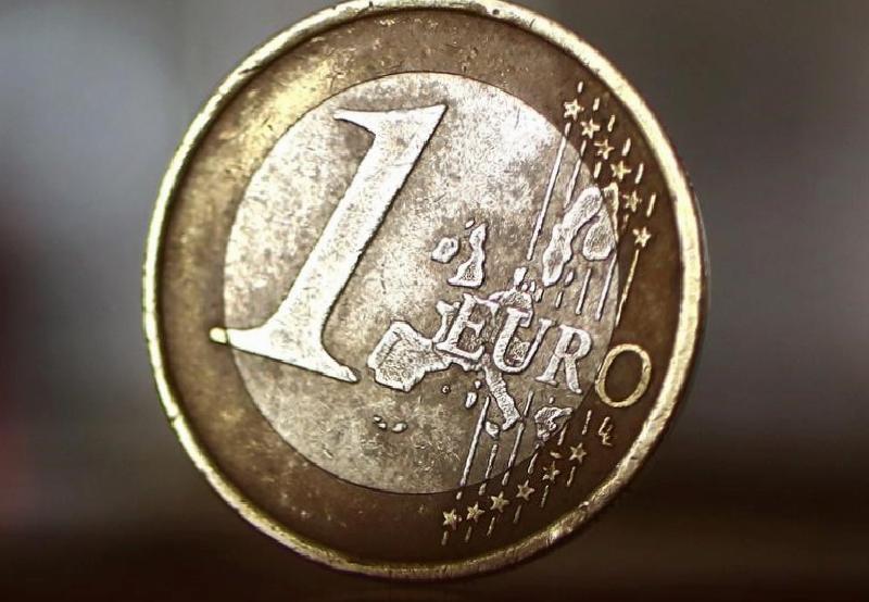 Euro’nun zayıflaması, faizleri düşürmeyi daha zor hala getirebilir