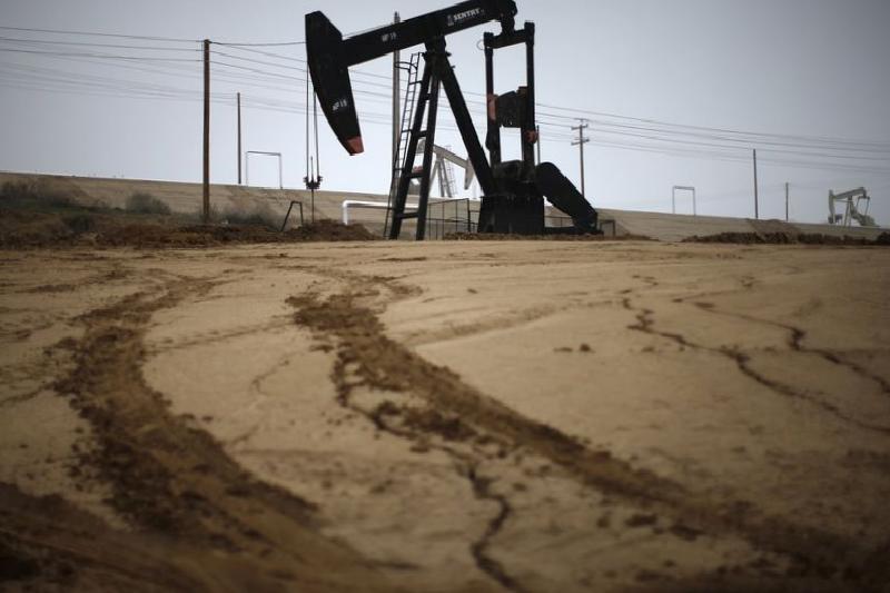 Goldman Sachs, tarife artışları ve yüksek arz nedeniyle petrol fiyat tahminlerini düşürdü