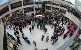 PİYASAYA BAKIŞ-Goldman, yenin bu yıl dolar karşısında 140 seviyesinin altına tırmanmasını bekliyor